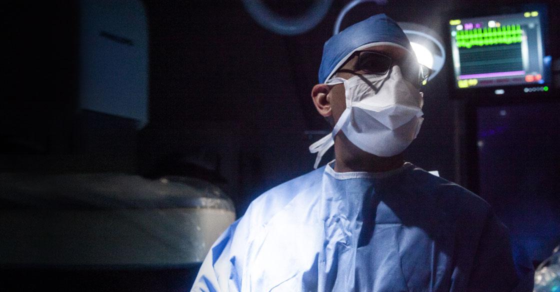 Closeup of a surgeon preparing for surgery