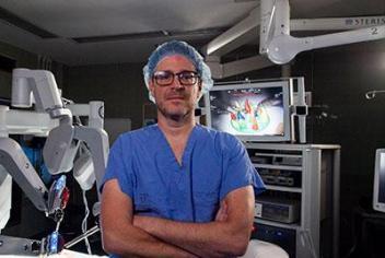 Dr. Ricardo Rendon, a QEII urologist and robotic surgeon, supported the QEII Foundation through a gift of securities.